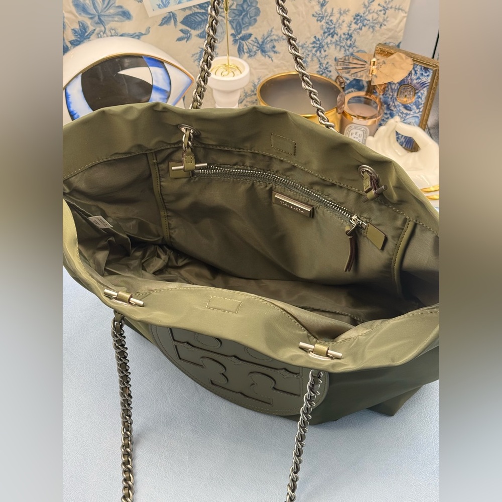 🆕 TORY BURCH 🧿 NWOT Ella Chain Tote, Olive Green - AUTHENTICATED - Picture 9 of 14